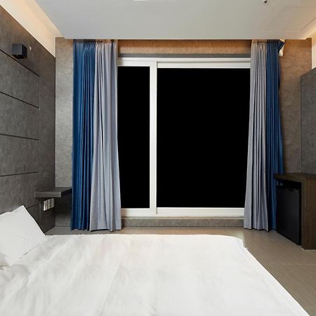 Elren Hotel Jeju Согвипхо Экстерьер фото
