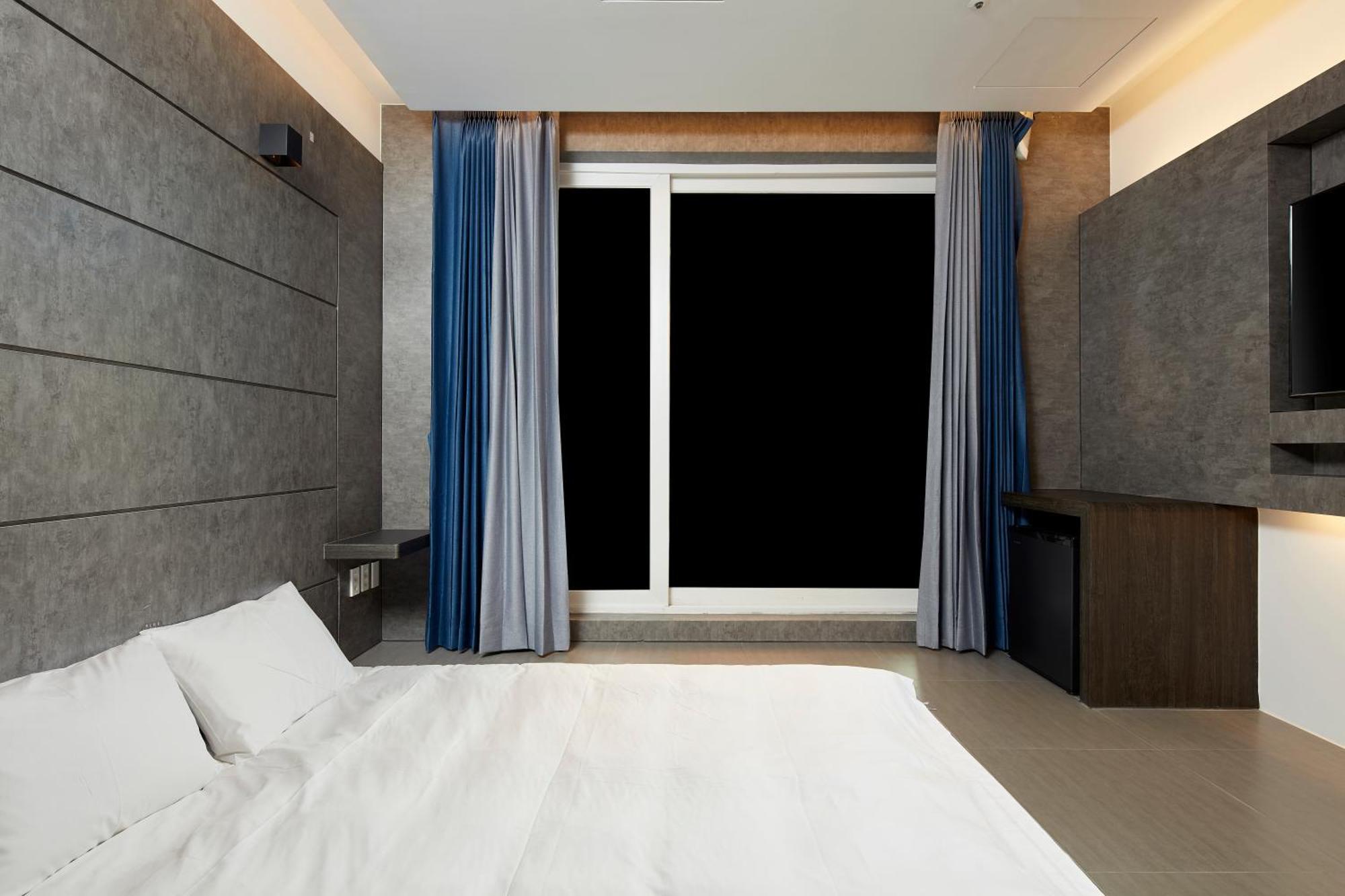 Elren Hotel Jeju Согвипхо Экстерьер фото